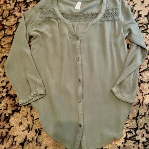 Women's Gray Button-Up Top